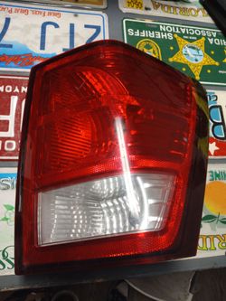 07-10 Jeep Grand Cherokee Right Passenger Side Tail Light Genuine