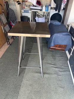Cocktail table