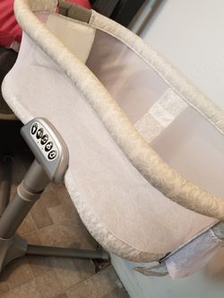 Halo Bassinet swivel sleeper