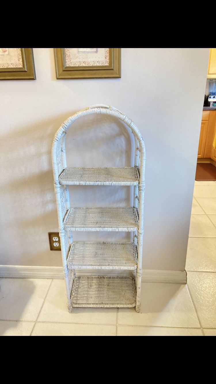 Vintage 4 Tier White Wicker Shelf w/ Arch Top & Metal Frame 15 1/2”W x 9 1/4”D x 41”H Boho