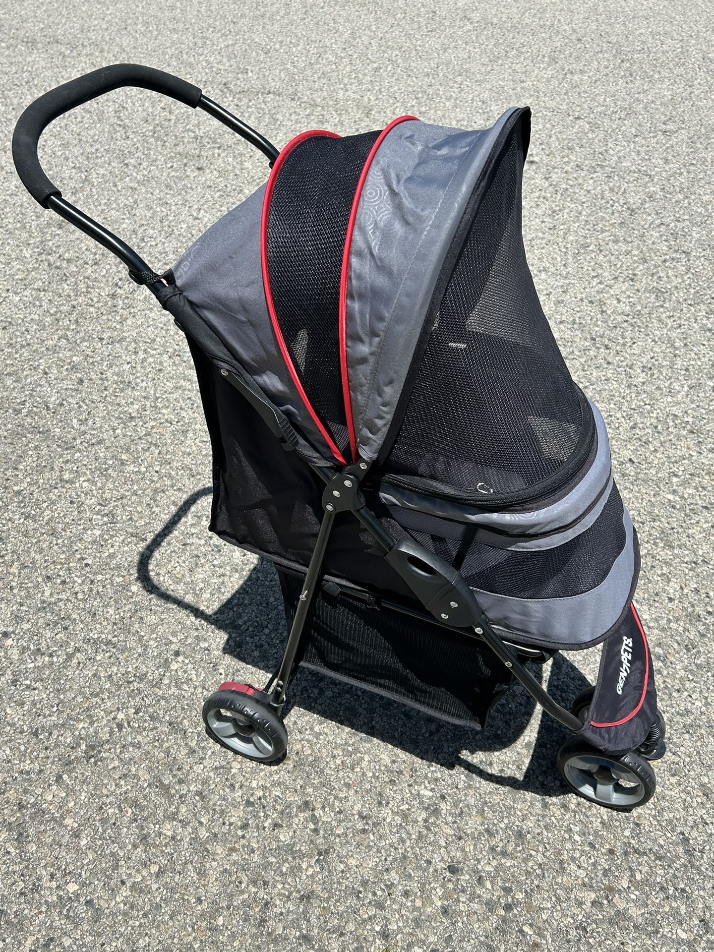 Dog stroller 