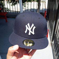 MLB New York Yankees Size  7 3/8