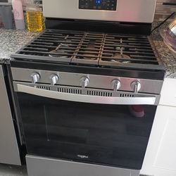 Whirlpool Gas Stove/Oven – Stainless Steel – Great Condition 🔥