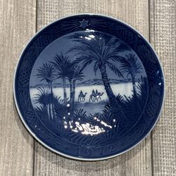 Royal Copenhagen 1972 Christmas Plate In the Desert Denmark 7.25" Blue White