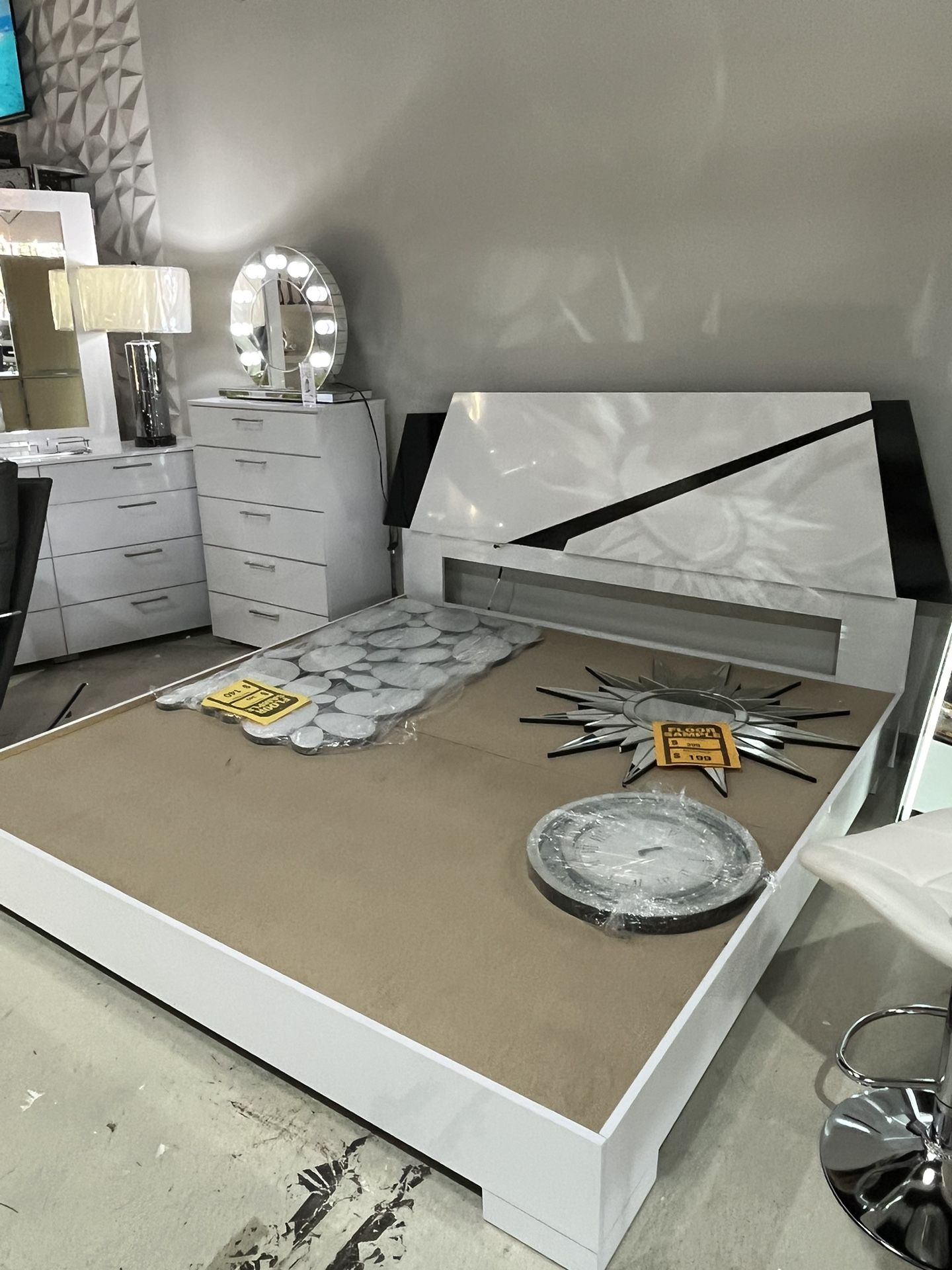 King Bed Floor Sample $499