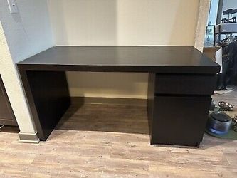 Ikea MALM Office Desk. Very Lightly Used 