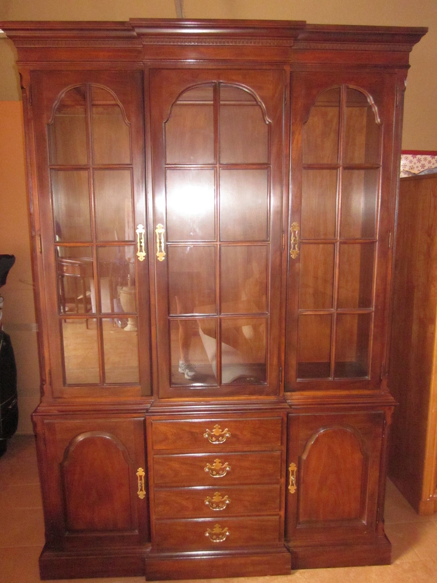 Drexel Heritage Vintage queen anne dining room table, with six chairs