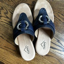 CLIFFS BY WHITE MOUNTAIN Women's Benedict Mini Wedge Sandal