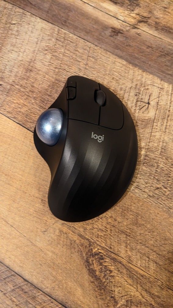 Logitech M575 Ergonomic Wireless Trackball USB Mouse