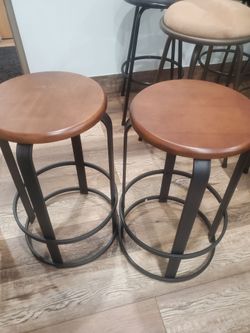 Set of 2  26" Metal and Wood Round Kitchen bar stools (New In A Box)