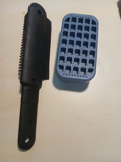 Pet Hair Removal Brush and Rubber Grooming Block