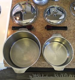 Set of 3 stainless steel sauce pans with removable handle - Silver