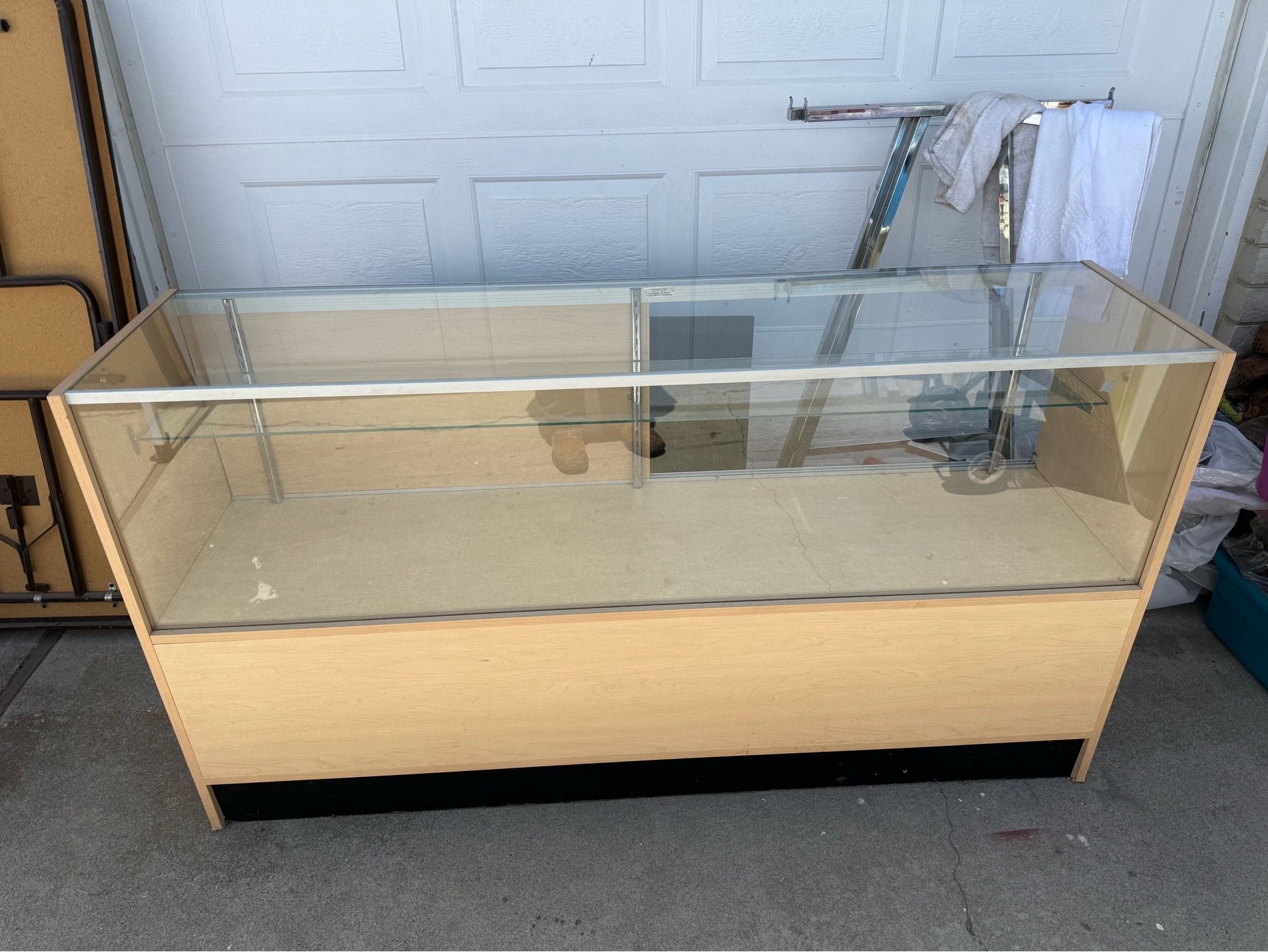 Display case 6’ Long