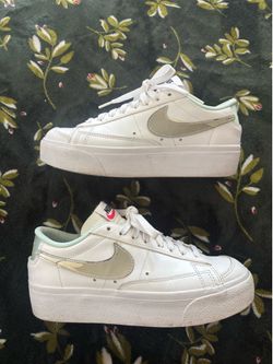 Nike women’s sneakers