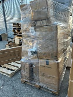 P-203 $150 庸10 Furniture, clothing, household goods. Pallet sales.