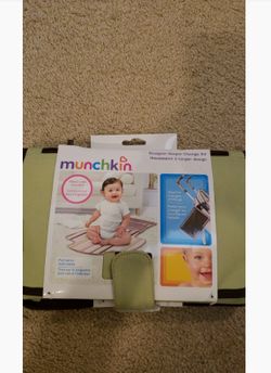 Munchkin Changing Pad & 4 Huggies Wipes Set