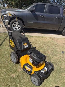 DEWALT
21 in. 163cc Briggs and Stratton 725Exi Engine Rear Wheel Drive 3-in-1 Gas Self Propelled Walk Behind Lawn Mower
