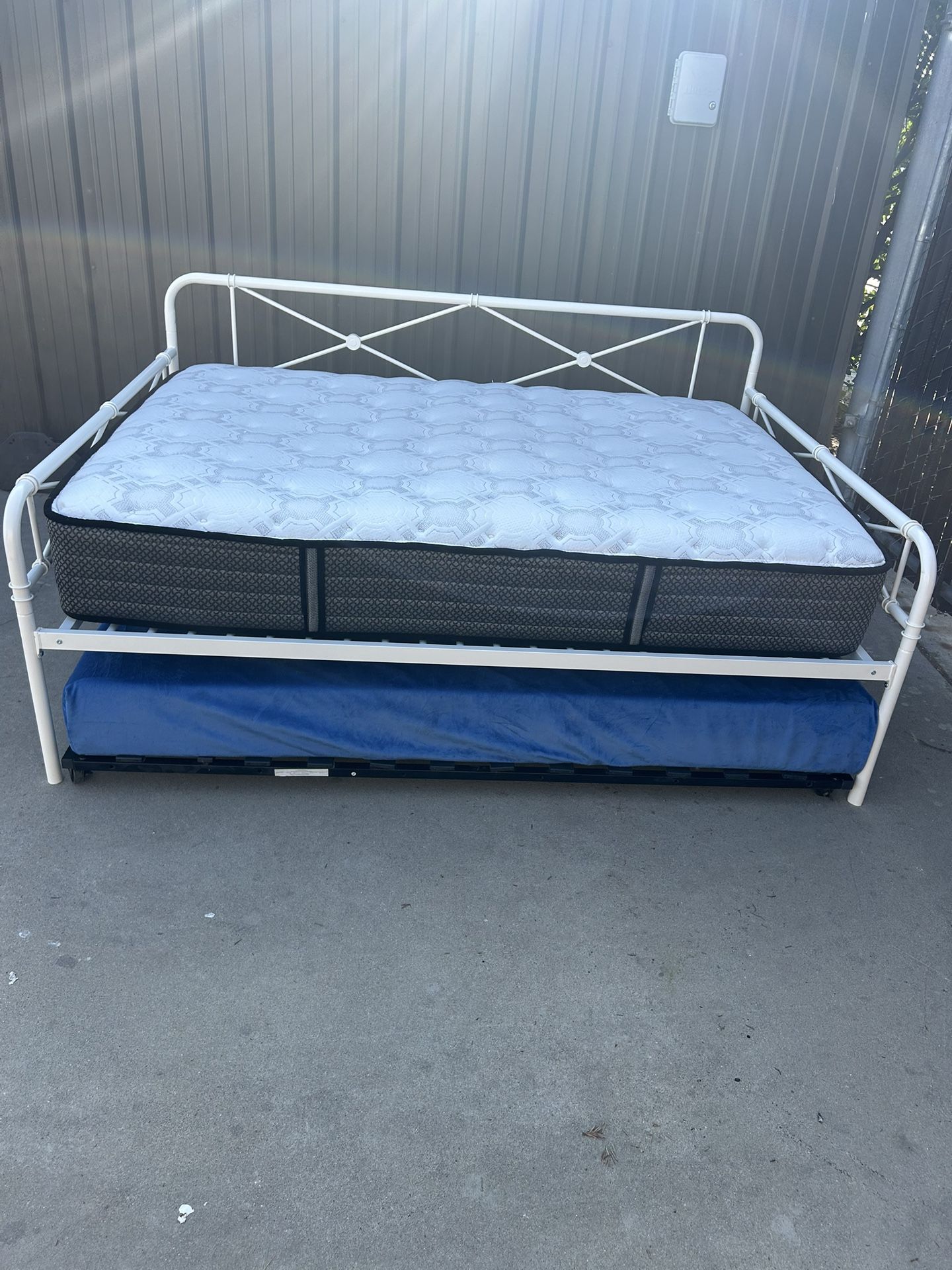 Full Over Twin Day Bed