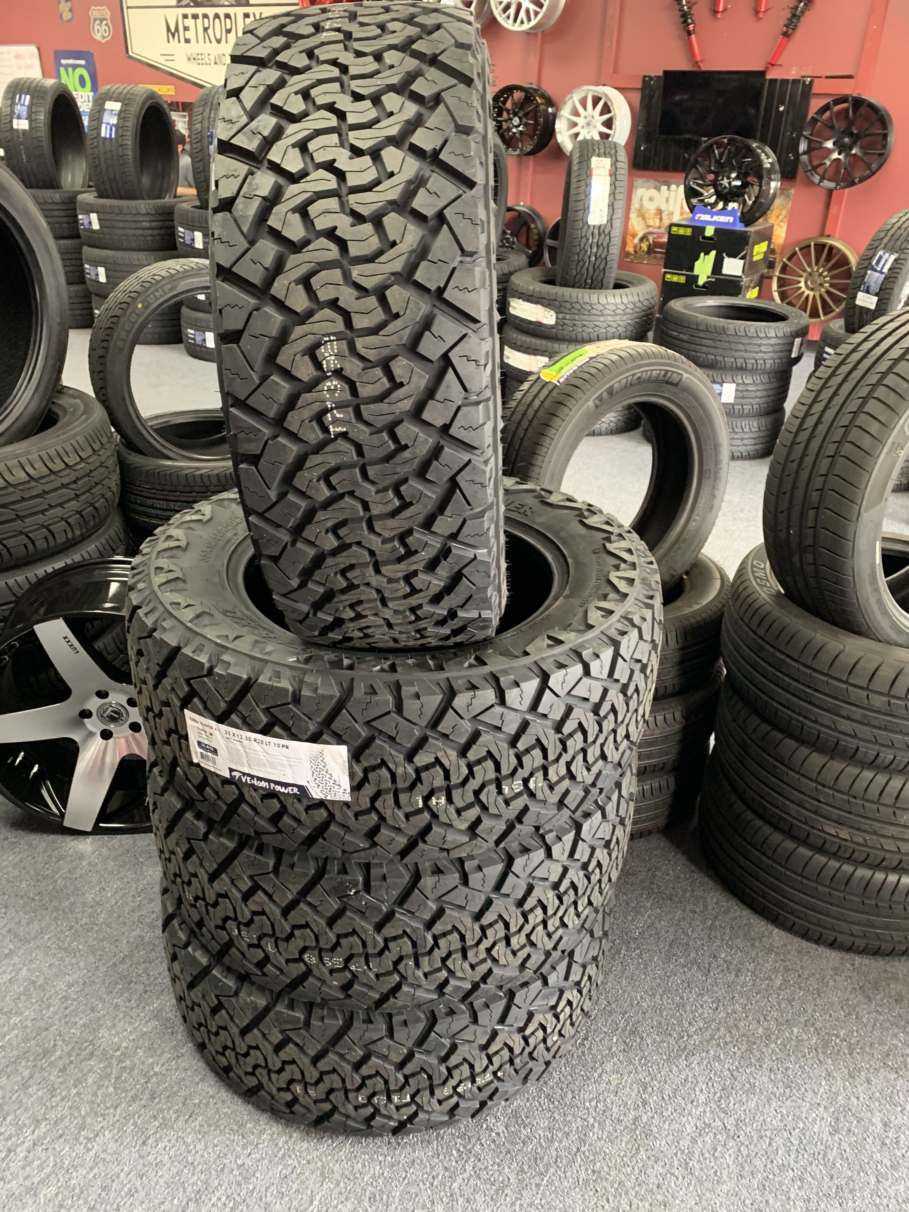 33x12.50R20 Tires 84UX