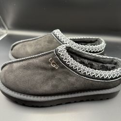 UGGS Tasman Size 8 Womens