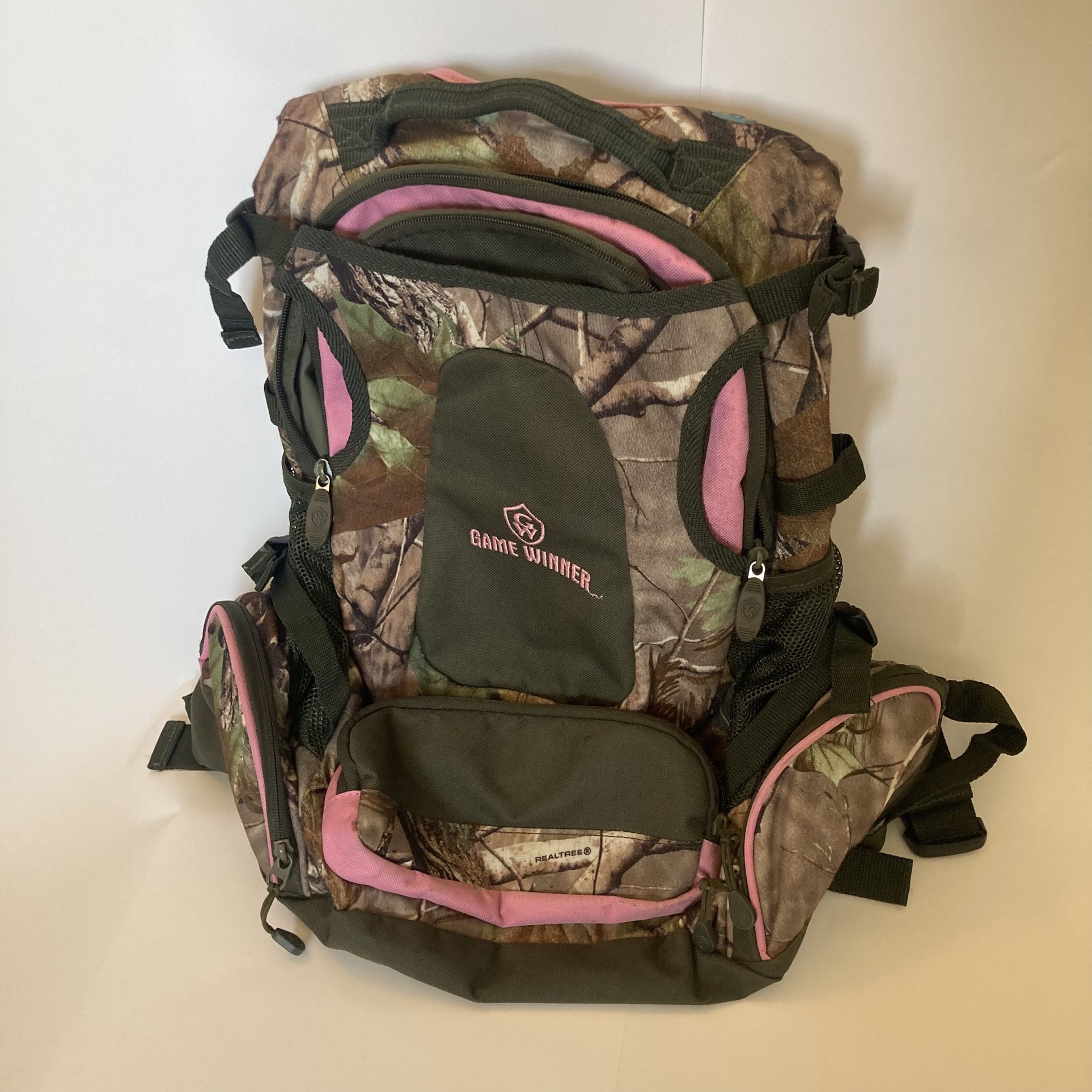 REALTREE Game Winner Ladies Camo Backpack with Back Cushions lots of pockets.