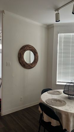 Wicker decorative mirror