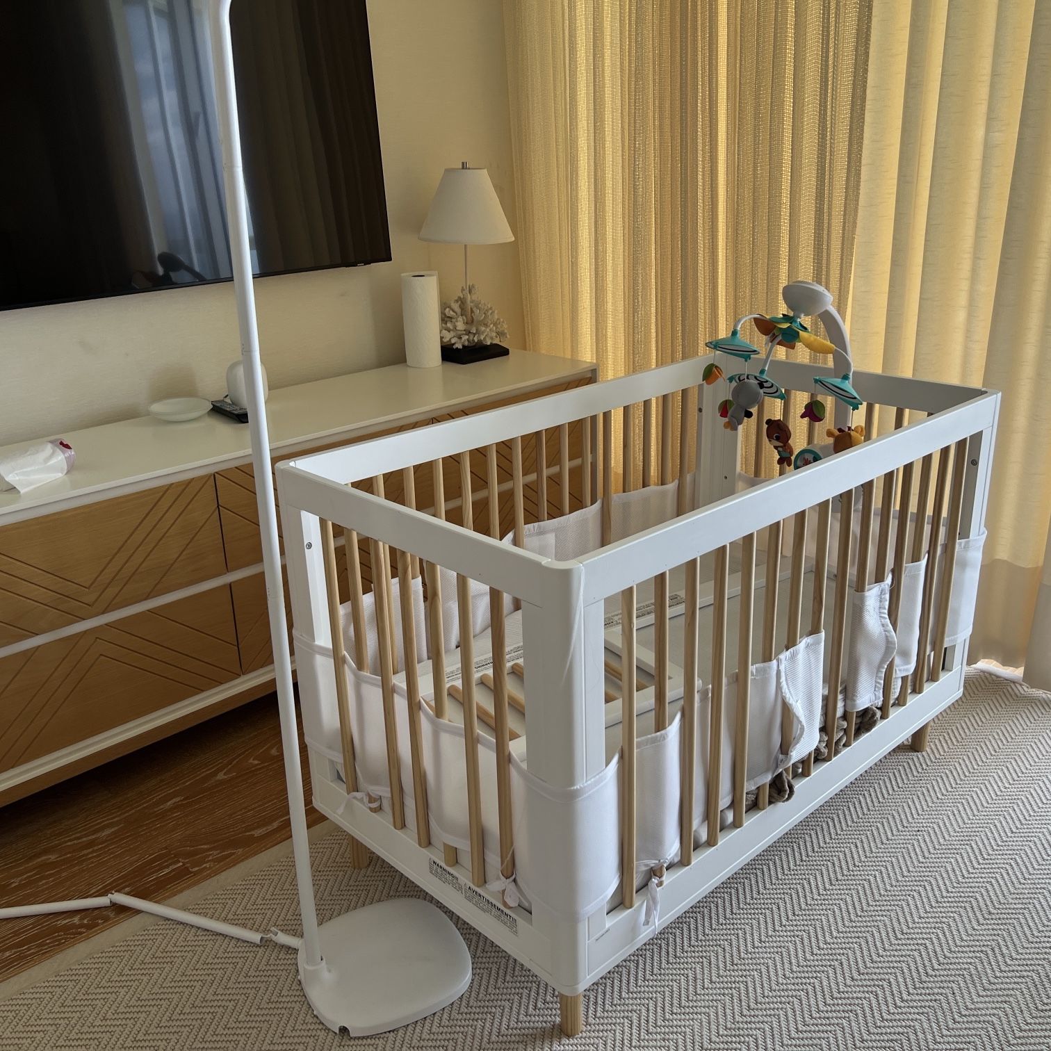 White Baby Crib With Mattress Quaility  Like New!!