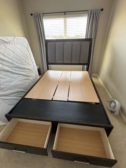 Queen Size Sleigh Bed from Rooms To Go - Beckwood
