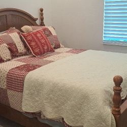 Queen Bedroom Set,  With 2 Nightstands,  A TV   And  TV Sta
