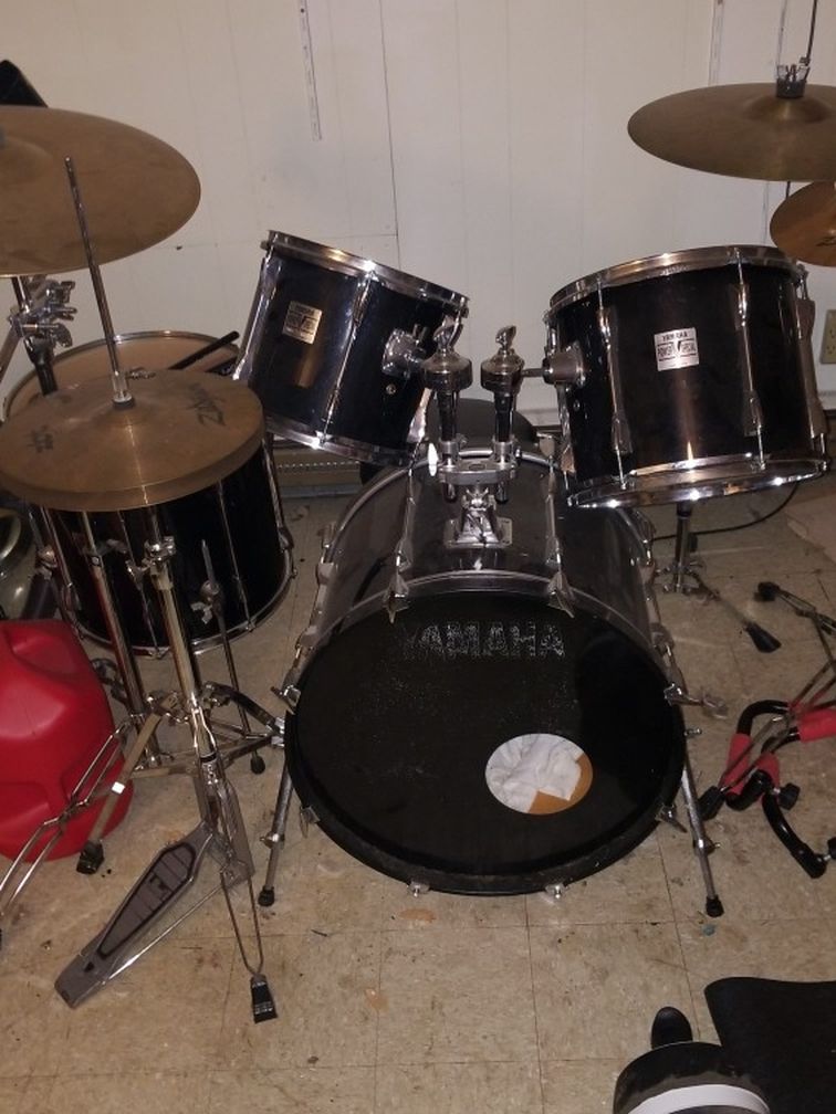 5 Piece Drum Set Yamaha Power Speacial with A Few Extra Skins. If The Post Is Still Up Then I Still Have Them. Thanks For Looking