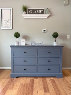 ✨🩶Gorgeous solid dresser🩶✨