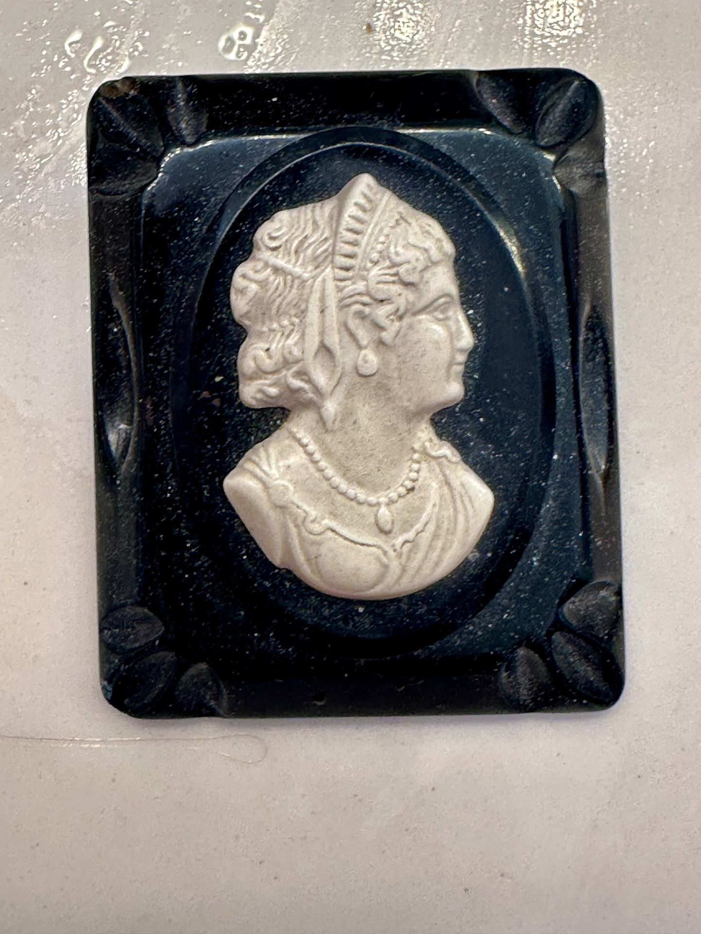 BAKELITE CAMEO 1920’s