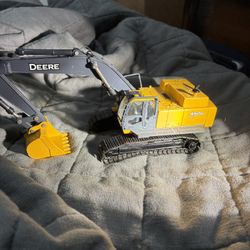 John Deere 1/50 Scale Excavator