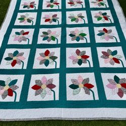 Floral Quilt Hand Quilted 7’ X 6’ Vtg Excellent Condition 