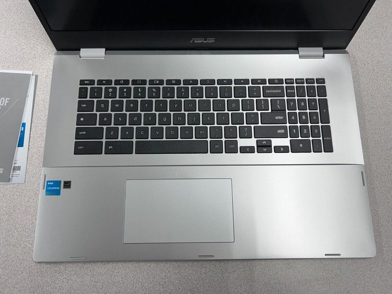 Chromebook - 17.3" - Intel Celeron N4500 - 4GB RAM - 64GB eMMC - Transparent Silver