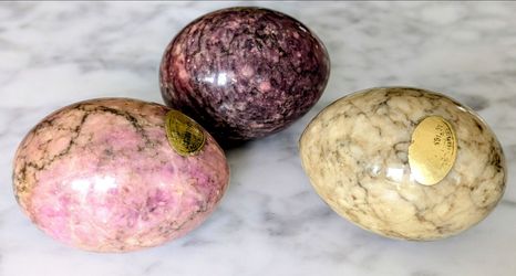 Set Of 3 Action-Lobeco Alabaster Stone Hand Carved Oval Egg Made in Italy Decor