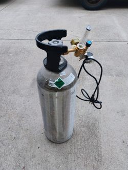 20 Lb Carbon Dioxide Tank With Regulator And 10 Watts