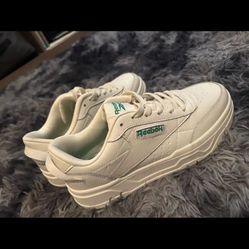 Women’s Reebok Size 8