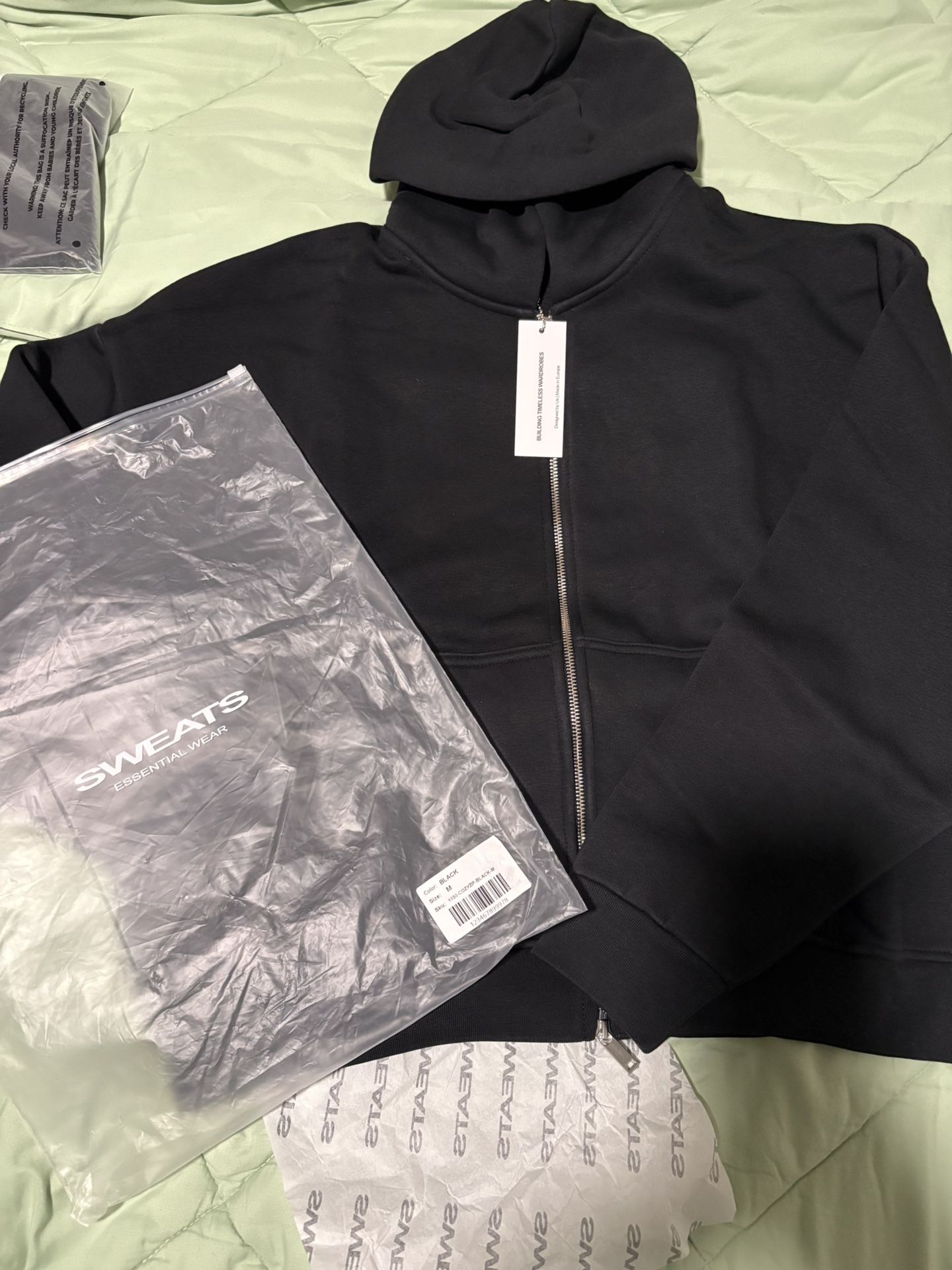 COZY HOODIE - BLACK (BRAND NEW)