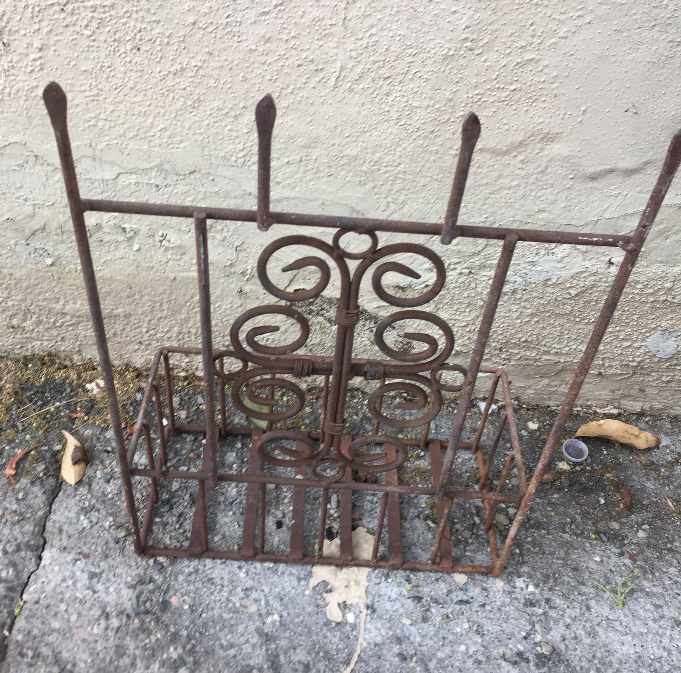 Iron Wall Mounted Flower/Plant Pot Holder Rack Outdoor Garden Tray Thingie!