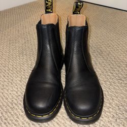 Doc Martens Black Chelsea Boots - US M 7 / W 8