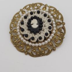 Beautiful Vintage Brooch (No Markings)