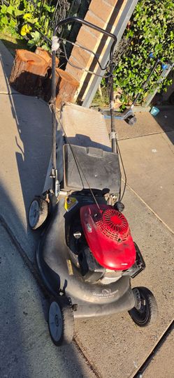 Honda 160cc hrr216 Self-propelled Lawnmower quadra cut balde .