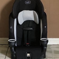 LIKE NEW 2 IN 1 CAR SEAT BOOSTER!!!!