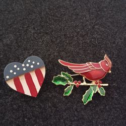 Vtg.christmas CARDNAL  Bird& USA FLAG PINS