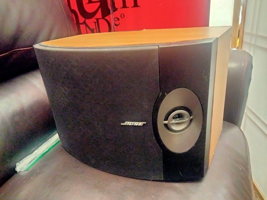 One. BOSE  301 V. SPEAKER LEFT SIDE .  GOOD CONDITION