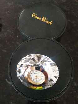 Crystal, diamond-shaped clock