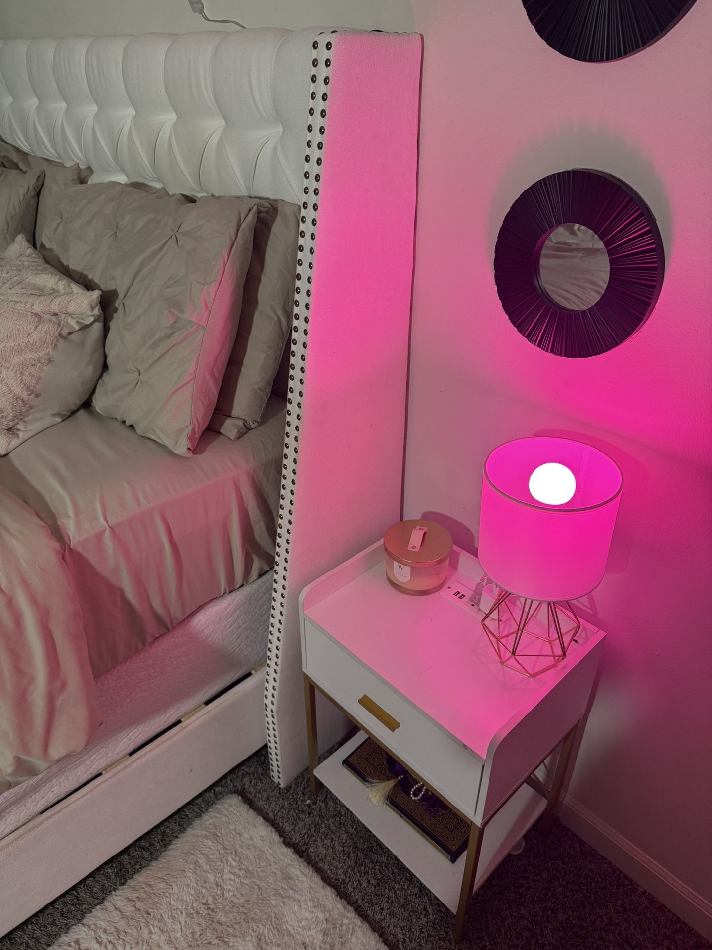 Modern White Bedroom Set – Dresser, Nightstand, Mirror + Accent Lamps