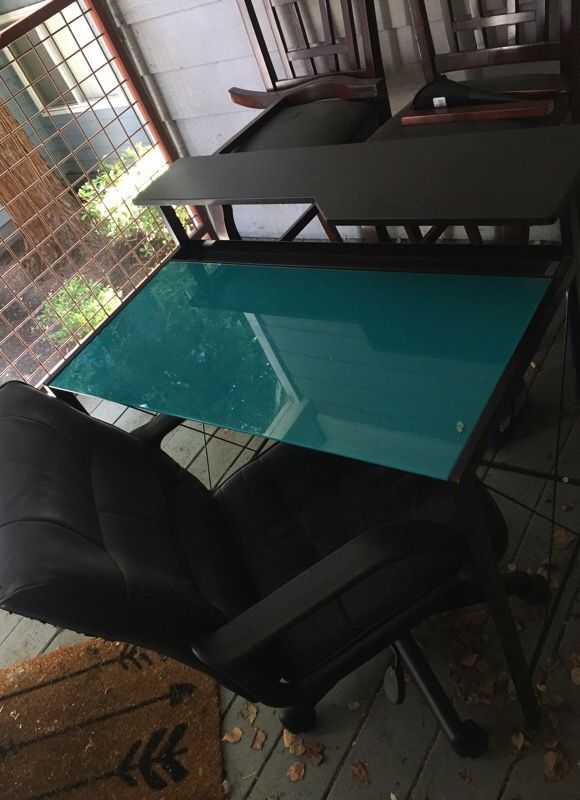 Office chair and Desk