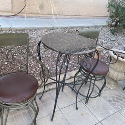 Outdoor/indoor set excellent condition table top granite metal chairs, high 24 inches table high 40 inches 24 x 24 FREE DELIVERY 